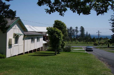 Almare, 7 Gowing Street - Accommodation Main Beach 1