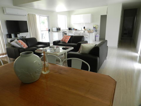 Almas Cottage - Accommodation Main Beach 0