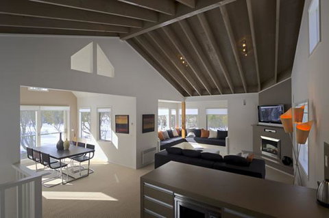 Alpenglow - Accommodation Main Beach 2