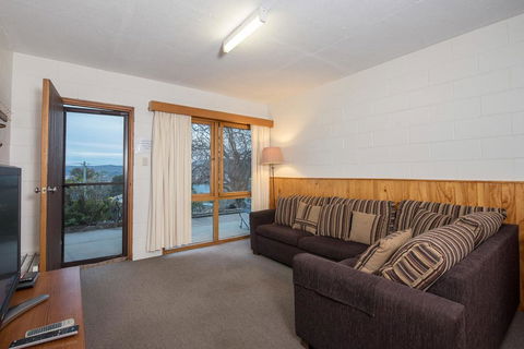 Alpine Apartment - Great Location With Views Of Lake Jindabyne - Accommodation Main Beach 1