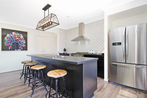 Alpine Knights Stylish Luxury - Accommodation Main Beach 0