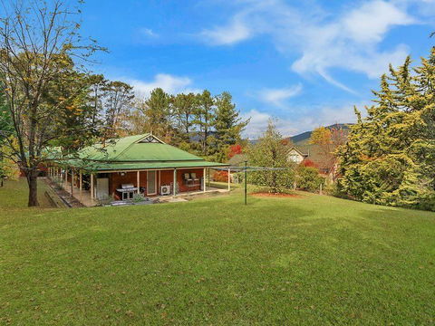 Alpine Mist - Spacious 5 Bedroom Home - Accommodation Main Beach 2