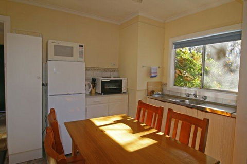 Alpine Park Riverside Cottages - Accommodation Main Beach 0