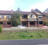 Alpine Retreat Hotel - Accommodation Main Beach