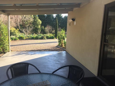Altona Garden Retreat - Accommodation Main Beach 1
