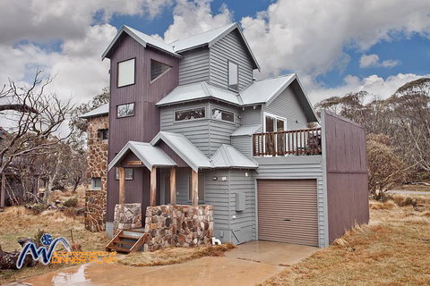 Alyeska - Accommodation Main Beach 0