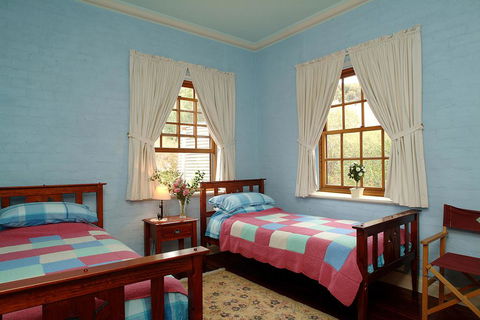 Amanda's Cottage 1899 - Accommodation Main Beach 3