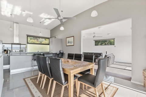 Amaroo - Accommodation Main Beach 2