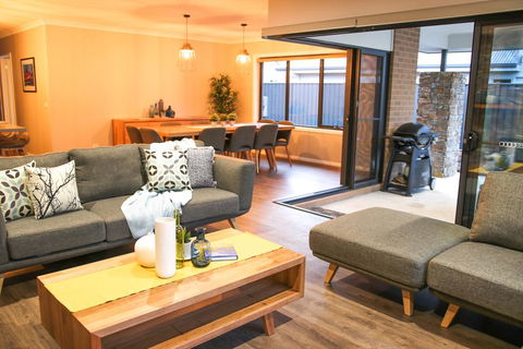 Amaroo - Accommodation Main Beach 2