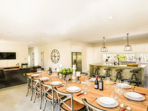 Amaroo - Modern, Luxurious And Chic - Accommodation Main Beach 3