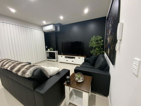 Amazing New Apartment Penrith, Prime Location - Accommodation Main Beach 2