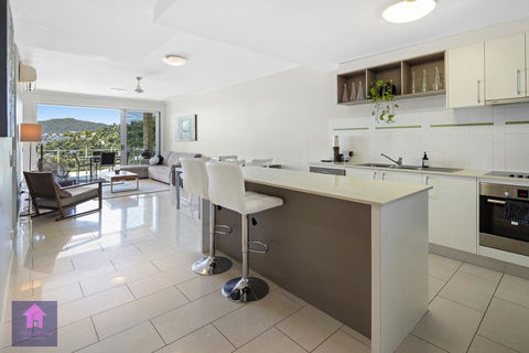 Amazing Ocean Views, Pool, Award Winning Location, Airlie Beach - Accommodation Main Beach 2