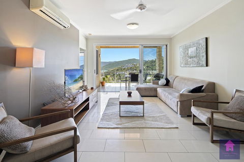 Amazing Ocean Views, Pool, Award Winning Location, Airlie Beach - Accommodation Main Beach 3