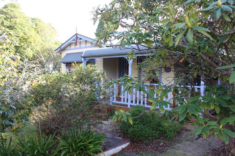 Ambrose Cottage Front Apartment - Accommodation Main Beach 1