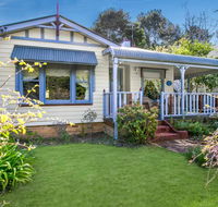 Ambrose Cottage Front Apartment - Accommodation Main Beach