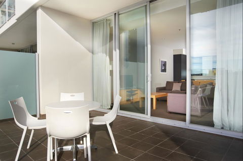 Amity Apartment Hotels - Accommodation Main Beach 2