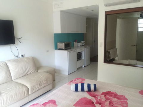 AmphoraStudioPalmCove - Accommodation Main Beach 2