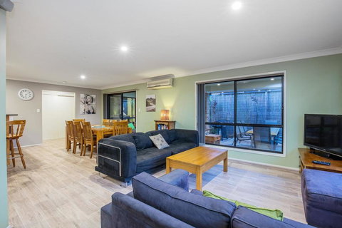 Anaheim House2 North By Getastay - Accommodation Main Beach 3