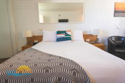 Anchor Bay Motel - Accommodation Main Beach 1