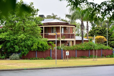 Anchorage Guest House And Self-contained Accommodation - Accommodation Main Beach 0