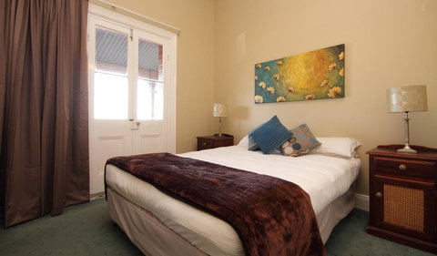 Anchorage Seafront Hotel - Accommodation Main Beach 2