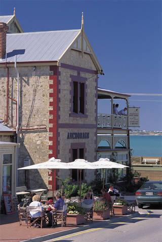 Anchorage Seafront Hotel - Accommodation Main Beach 3