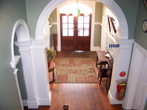 Anchorage Seafront Hotel - Accommodation Main Beach 0