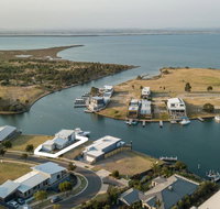 Anchored - Access to the Gippsland Lakes - Accommodation Main Beach