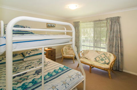 Anchors Away - Accommodation Main Beach 2