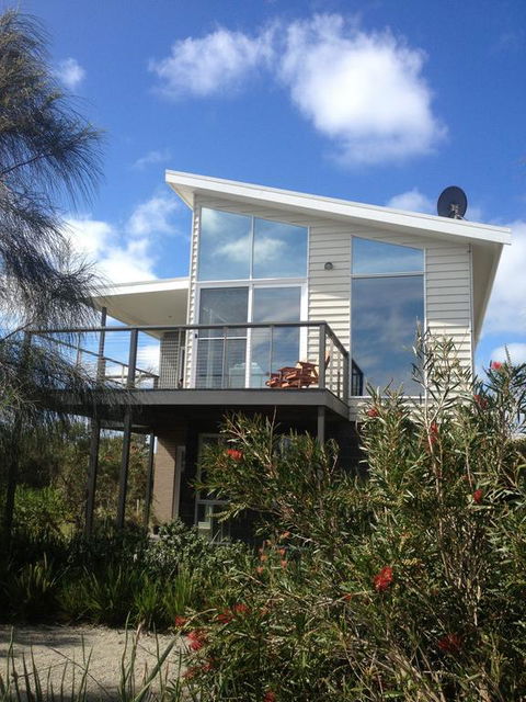 Anchors Beach House - Accommodation Main Beach 3