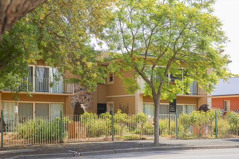Angaston Mews - Accommodation Main Beach 0