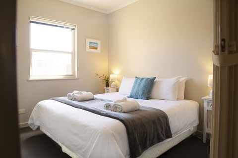 Angaston Mews - Accommodation Main Beach 2