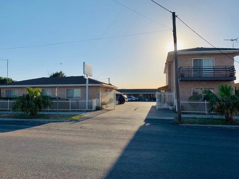 Angel's Rest Motel - Accommodation Main Beach 2