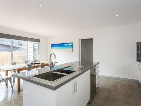 ANGLE BY THE SEA - Anglesea - Accommodation Main Beach 1
