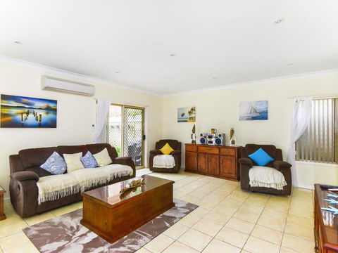 Anne's Beach Getaway - Accommodation Main Beach 2