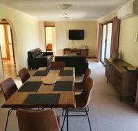 Annies Holiday Units - Accommodation Main Beach