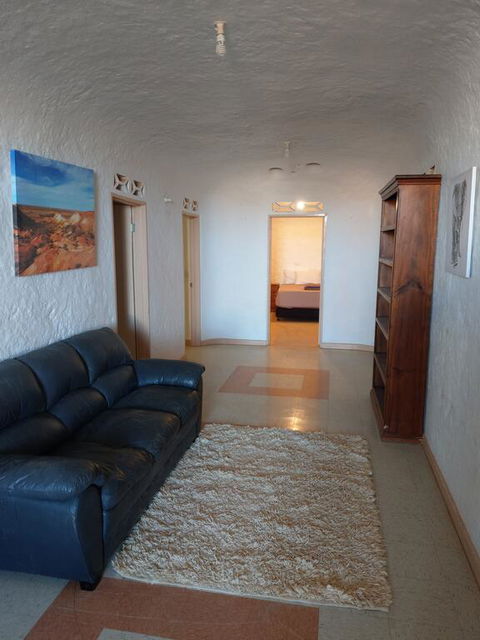 ANTE STREET DUGOUT - Accommodation Main Beach 2