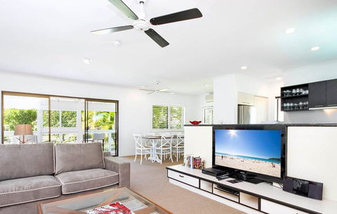 Apartment 1 - 20 Viewland Drive - Accommodation Main Beach 1