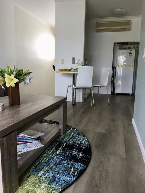 Apartment In 4,  Resort - Pool Views - Great Location - Accommodation Main Beach 3