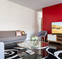 Apartment with Balcony and Parking near Racecourse - Accommodation Main Beach