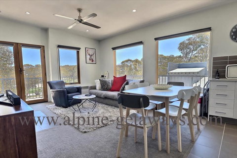 Apres - Accommodation Main Beach 0