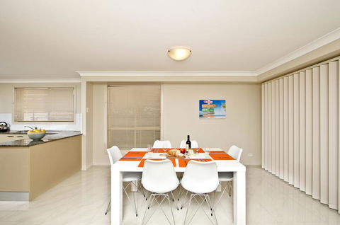 Aqua Lagoon - Great Family Beach Getaway - Accommodation Main Beach 3