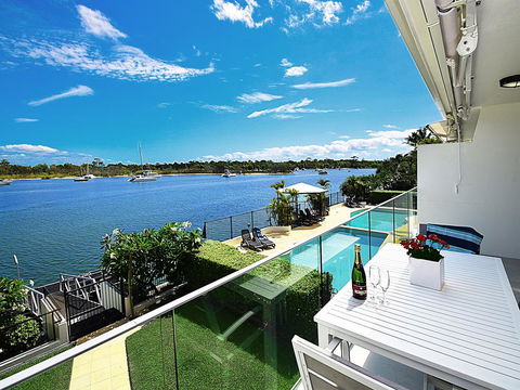 Aqua Linea - Accommodation Main Beach 1