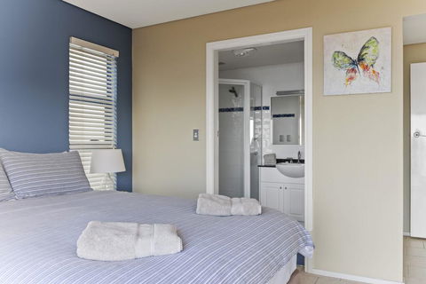 Aqua Shores Award Winning Apartment - Accommodation Main Beach 3