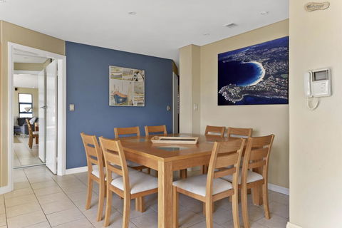 Aqua Shores Award Winning Apartment - Accommodation Main Beach 2