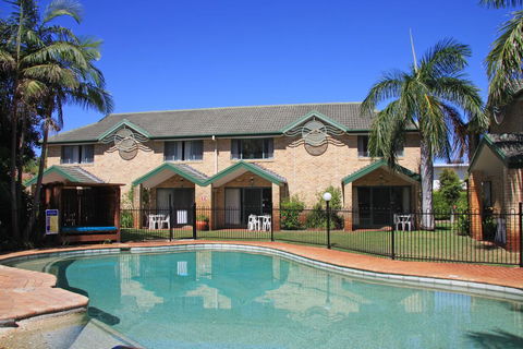 Aqua Villa Holiday Apartments - Accommodation Main Beach 3