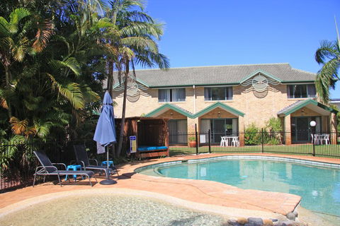 Aqua Villa Holiday Apartments - Accommodation Main Beach 2