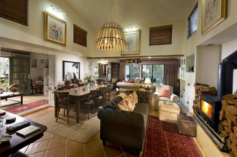 Arabella Guesthouse - Accommodation Main Beach 1