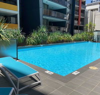 ARENA CENTRAL EXEC VIEWS WINE NETFLIX WIFI PARKING - Accommodation Main Beach