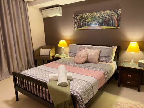 ARENA RESORT STYLE EXEC FREE NETFLIX WIFI WINE - Accommodation Main Beach 3